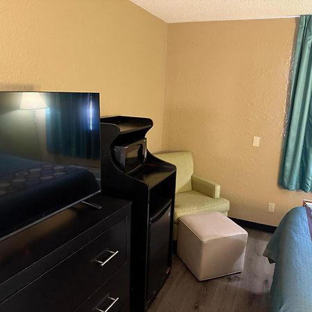 Super 8 By Wyndham Mendota I-39 Otel Dış mekan fotoğraf