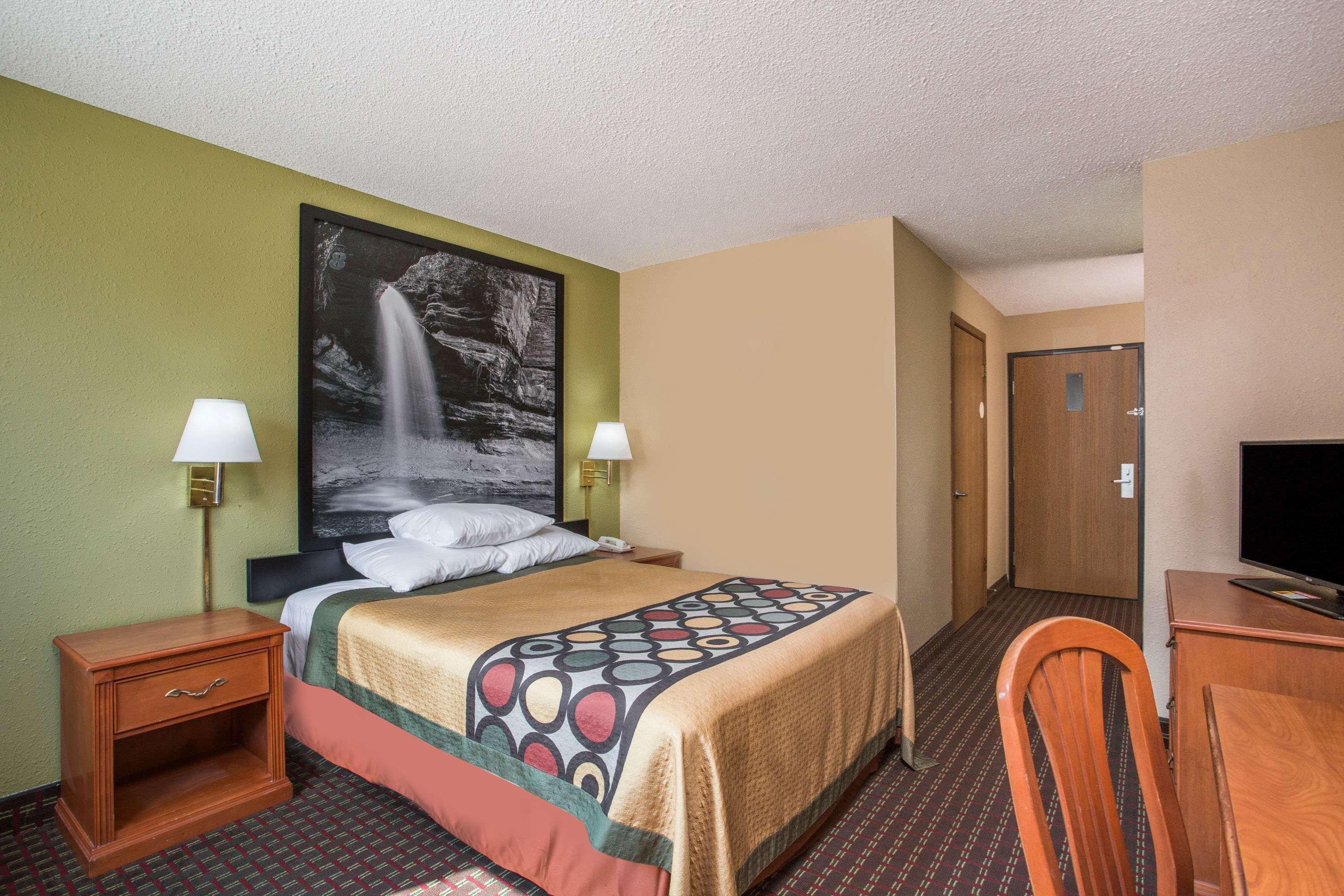 Super 8 By Wyndham Mendota I-39 Otel Dış mekan fotoğraf