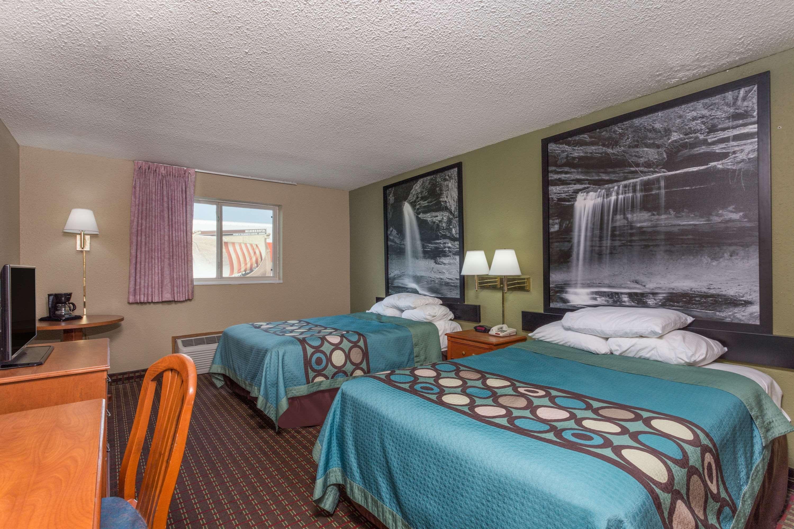 Super 8 By Wyndham Mendota I-39 Otel Dış mekan fotoğraf