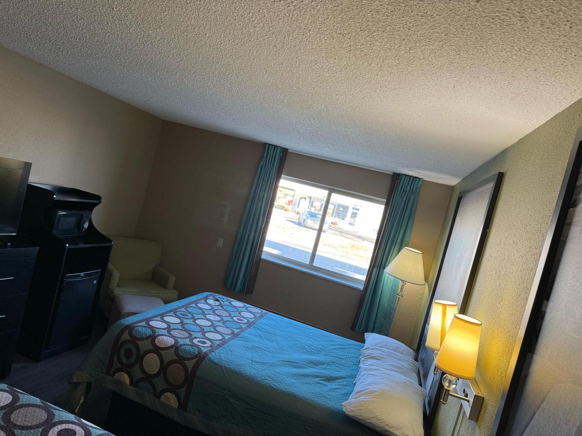 Super 8 By Wyndham Mendota I-39 Otel Dış mekan fotoğraf