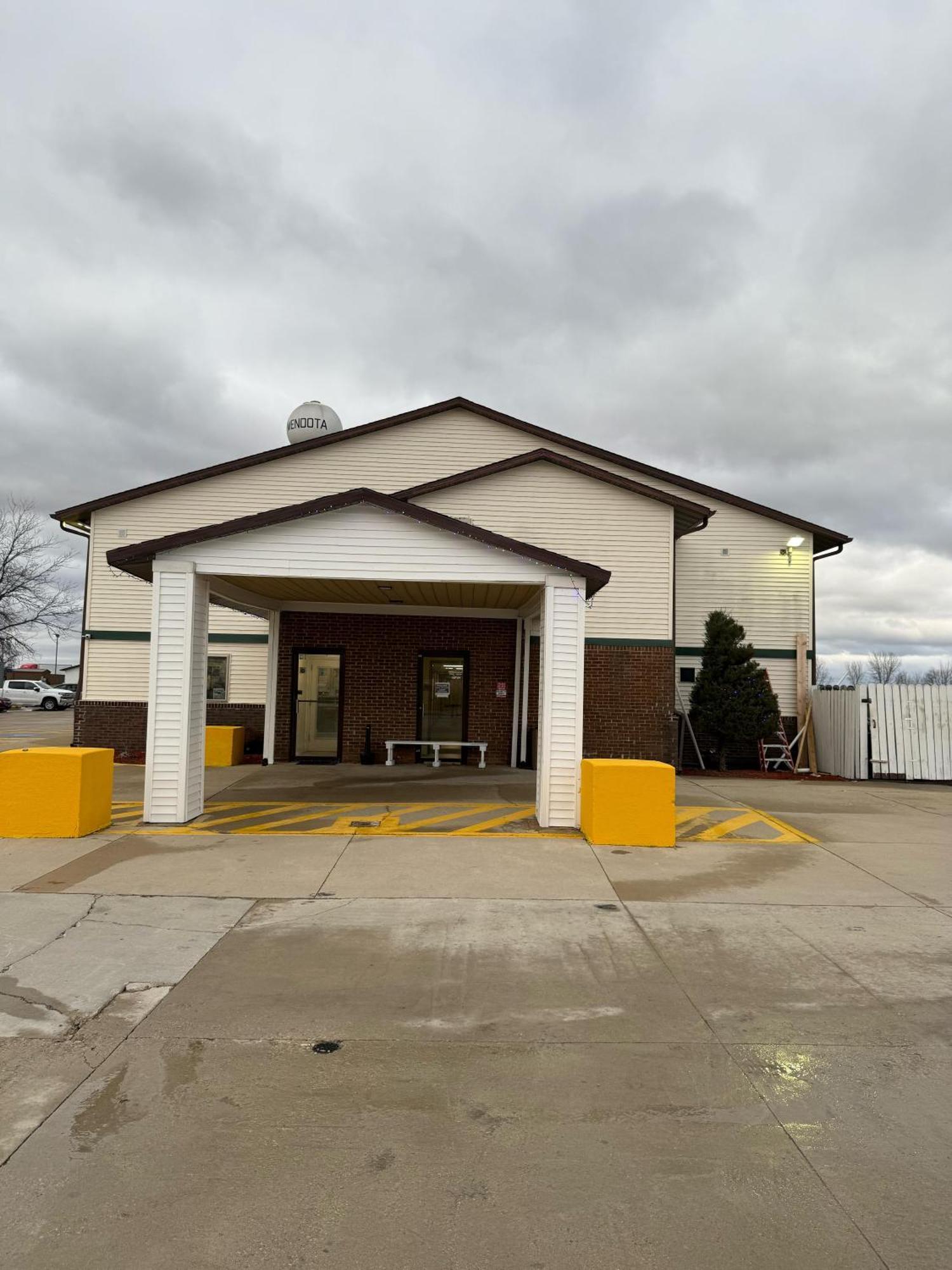 Super 8 By Wyndham Mendota I-39 Otel Dış mekan fotoğraf